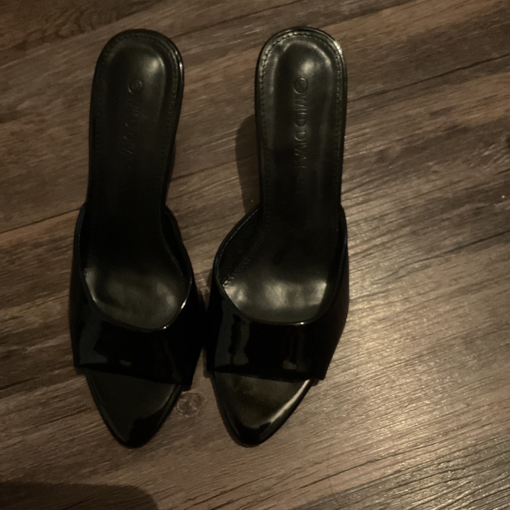 heel - Picture 2 of 2